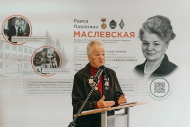 В День учителя при поддержке SINTEC Group в Обнинске открыли мурал легендарному педагогу